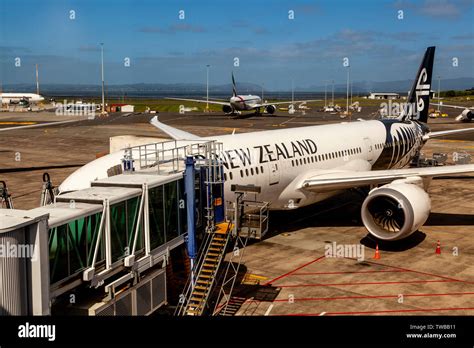 Live Stream from Auckland International Airport, New Zealand